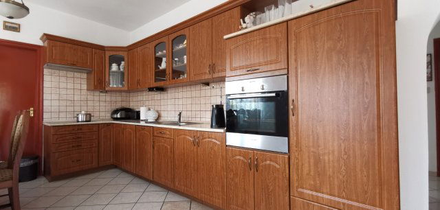 Eladó családi ház, Káptalantótin 76.824 M Ft, 4+1 szobás