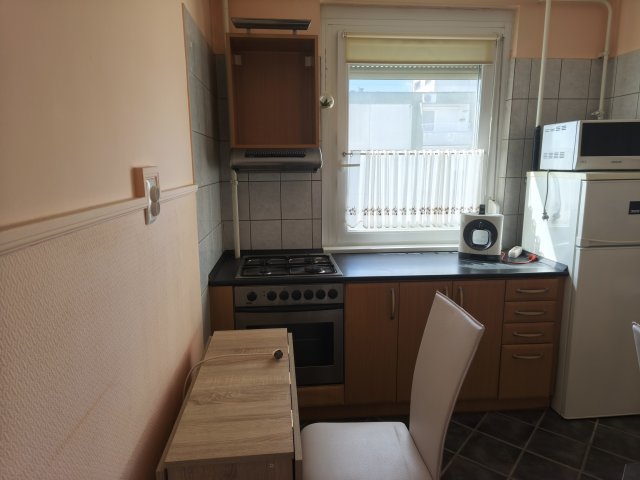 Eladó panellakás, Szegeden 49.9 M Ft, 2 szobás