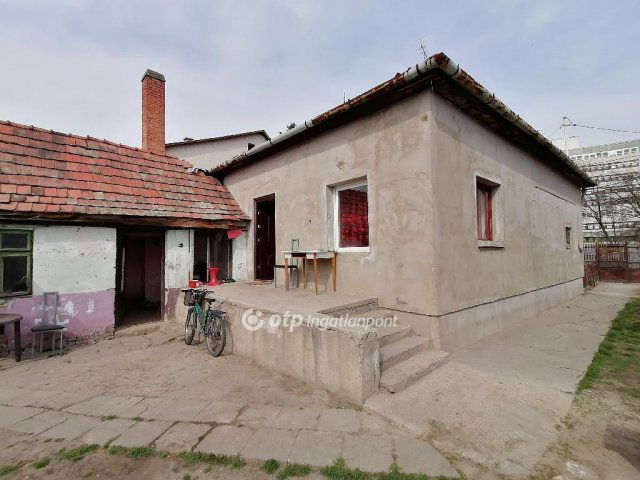 Eladó családi ház, Szolnokon 24.9 M Ft, 2+1 szobás