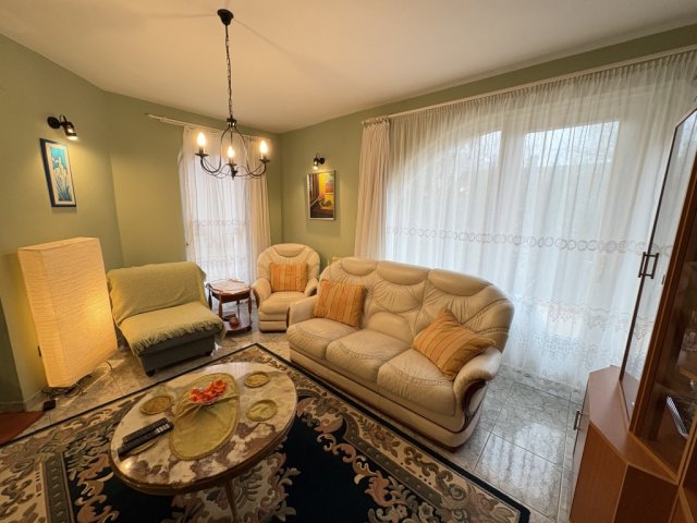 Eladó családi ház, Balatonlelleén 299 M Ft, 10 szobás