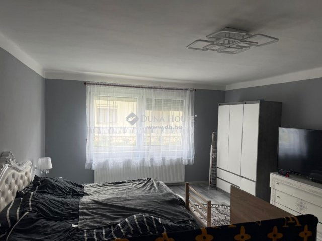 Eladó családi ház, Siklóson 50 M Ft, 5 szobás