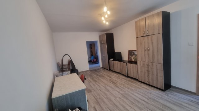 Eladó panellakás, Szegeden 60 M Ft, 1+2 szobás