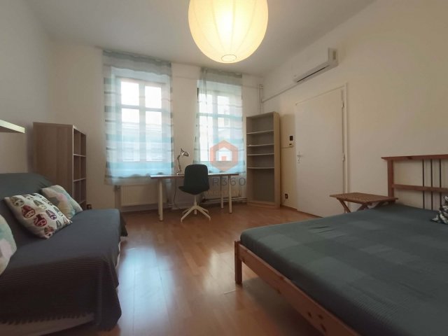 Kiadó téglalakás, albérlet, Pécsett, Király utcában, 1 szobás
