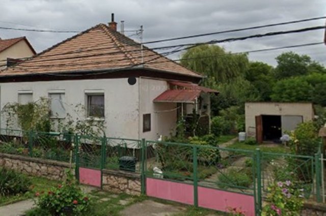 Eladó családi ház, Oroszlányban 25 M Ft, 2 szobás