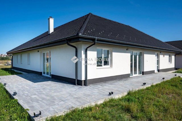 Eladó családi ház, Pomázon 199.9 M Ft, 5 szobás