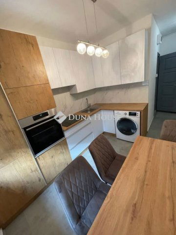 Eladó panellakás, Debrecenben, István úton 64 M Ft, 2 szobás