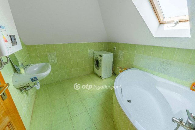 Eladó téglalakás, Gárdonyban 55 M Ft, 1+4 szobás