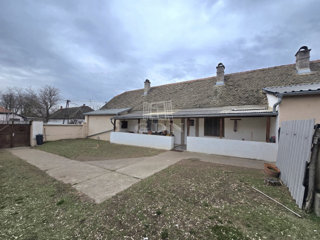 Eladó családi ház, Baján 39 M Ft, 5 szobás