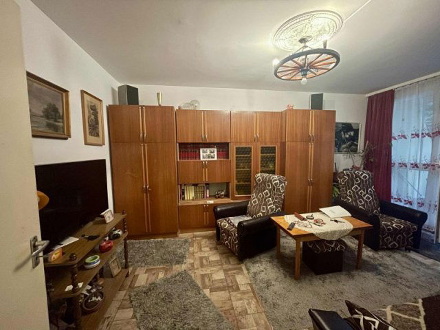 Eladó panellakás, Pécsett 52.99 M Ft, 3 szobás