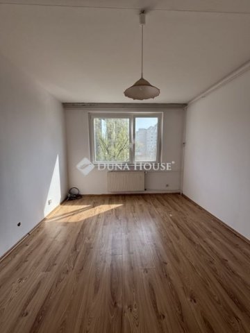 Eladó panellakás, Debrecenben 63.5 M Ft, 3 szobás