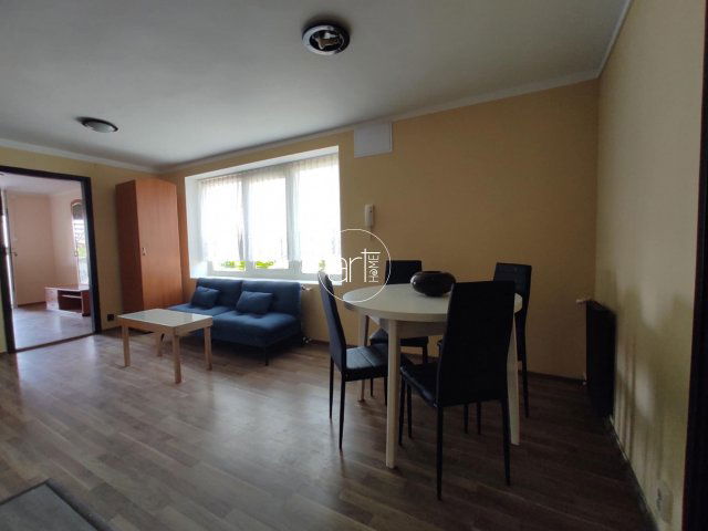 Kiadó téglalakás, albérlet, Szegeden, Katona József utcában