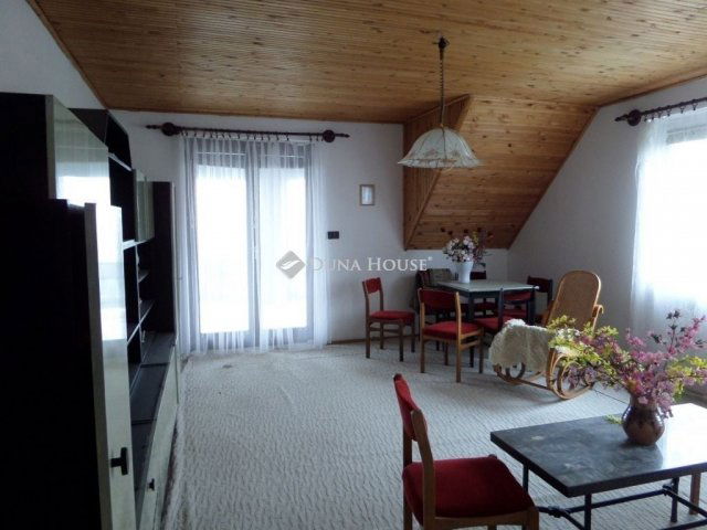 Eladó családi ház, Komlón 80 M Ft, 6 szobás