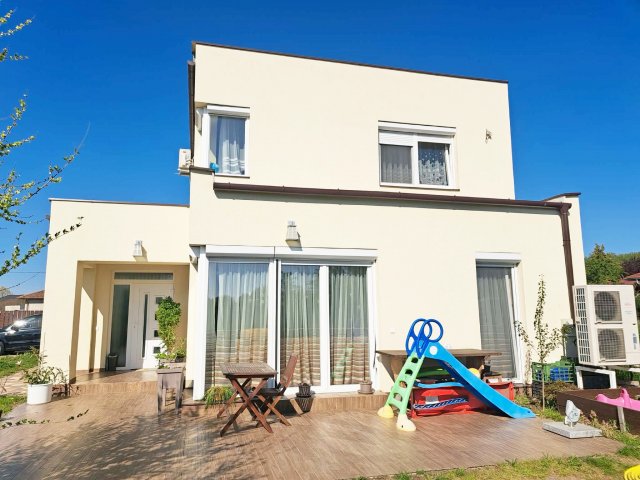 Eladó ikerház, Nyíregyházán 145 M Ft, 4+1 szobás