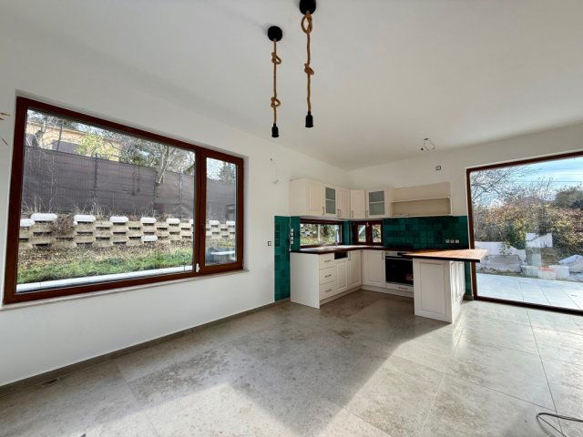 Eladó nyaraló, Tihanyban 189.9 M Ft, 5 szobás