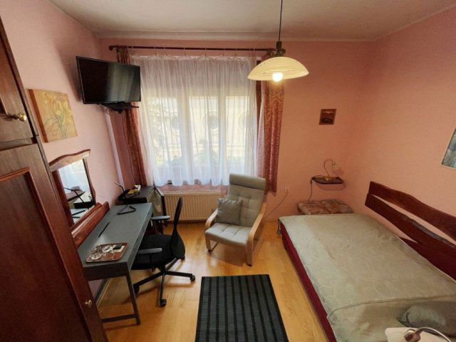 Kiadó téglalakás, albérlet, Pécsett 140 E Ft / hó, 1 szobás