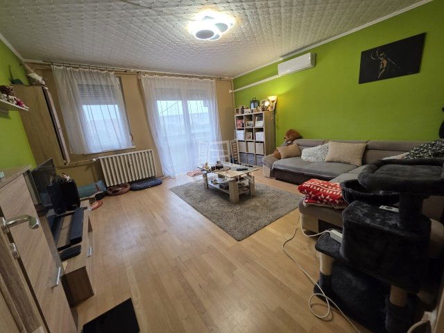 Eladó panellakás, Veszprémben 62.9 M Ft, 3 szobás