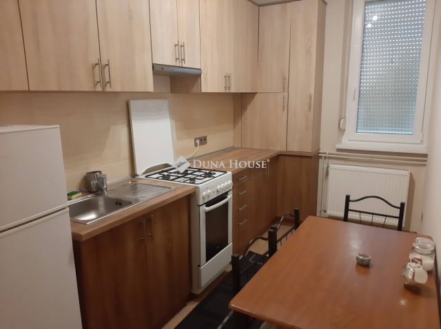 Kiadó panellakás, albérlet, Jászberényben 100 E Ft / hó