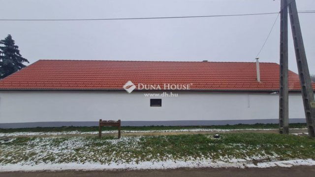 Eladó családi ház, Závodon 30.5 M Ft, 3 szobás