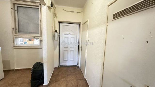 Eladó téglalakás, Kecskeméten 36 M Ft, 1 szobás