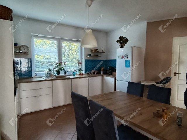 Eladó családi ház, Szegeden 108 M Ft, 5 szobás