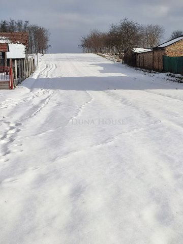 Eladó telek, Tápszentmiklóson 4.6 M Ft / költözzbe.hu