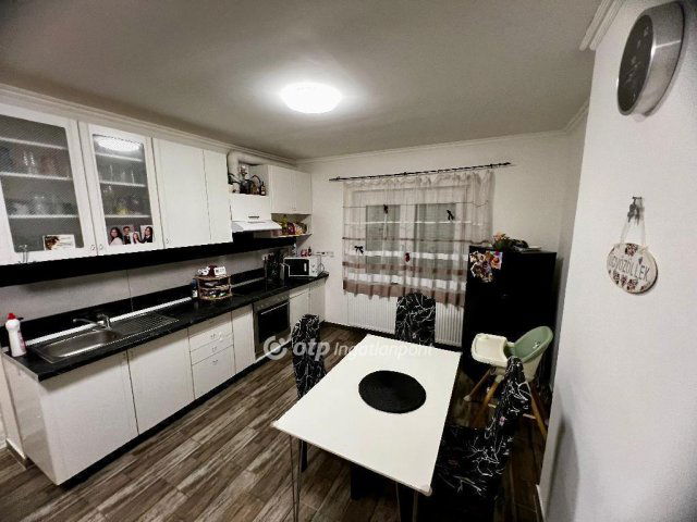 Eladó családi ház, Besenyőtelken 32 M Ft, 3 szobás