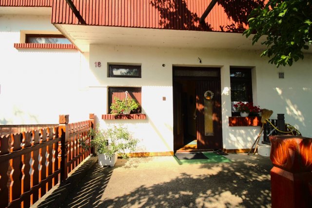 Eladó családi ház, Sarkadon 60 M Ft, 6 szobás