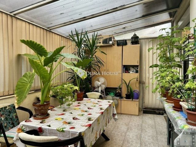 Eladó téglalakás, Budapesten, III. kerületben 118 M Ft, 3 szobás