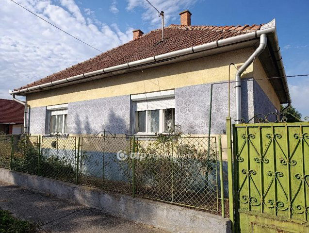 Eladó családi ház, Jászfényszarun 29.9 M Ft, 3 szobás