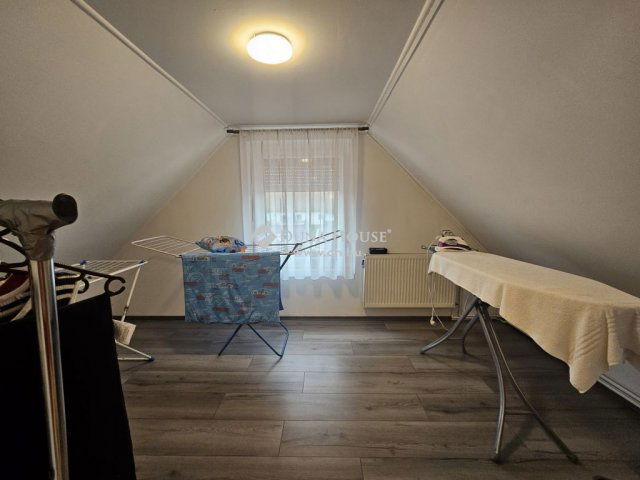 Eladó téglalakás, Mohácson 52.9 M Ft, 4 szobás