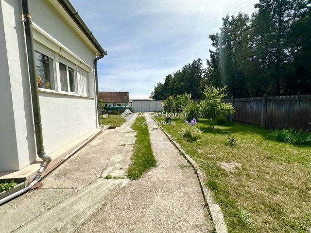Eladó családi ház, Ráckevén 59.99 M Ft, 2 szobás