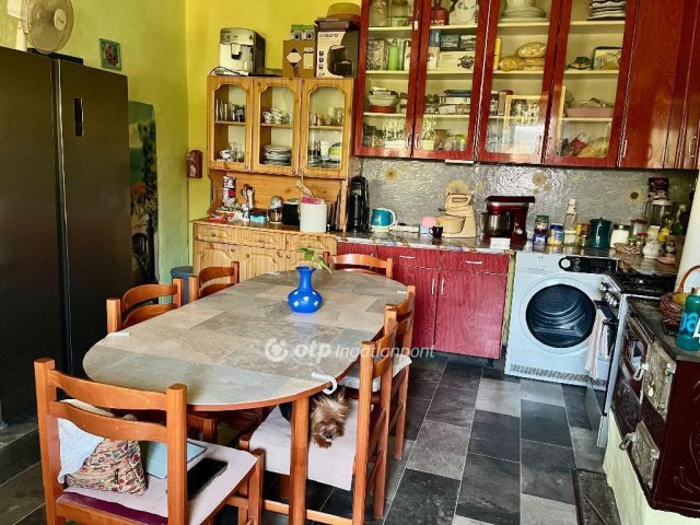 Eladó családi ház, Monyoródon 29.9 M Ft, 117+3 szobás