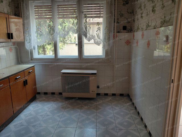 Eladó családi ház, Törökszentmiklóson 33 M Ft, 2 szobás