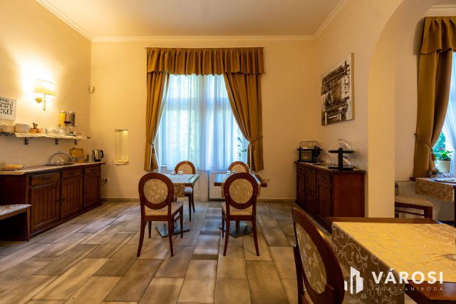 Eladó hotel, Siófokon 1190 M Ft, 17 szobás / költözzbe.hu