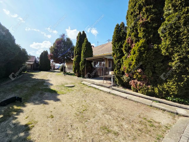 Eladó családi ház, Enyingen 26.89 M Ft, 3 szobás