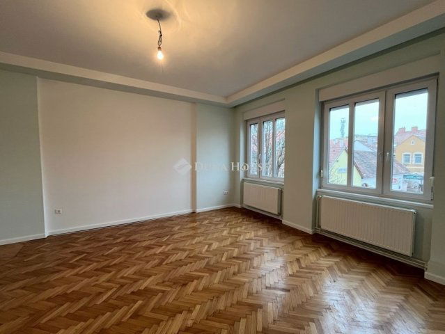 Eladó téglalakás, Szombathelyen 83.99 M Ft, 4 szobás