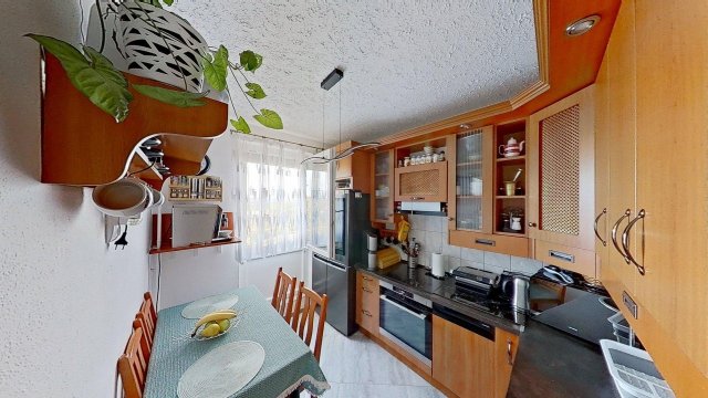 Eladó panellakás, Komlón, Alkotmány utcában 35.5 M Ft
