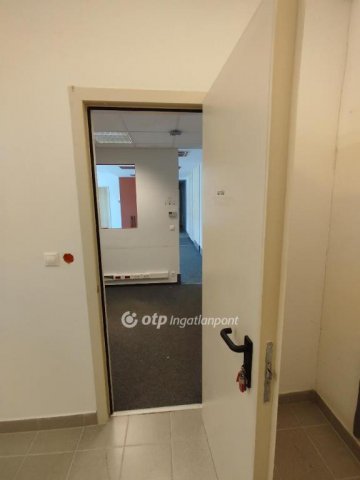 Eladó iroda, Sásdon 27.3 M Ft / költözzbe.hu