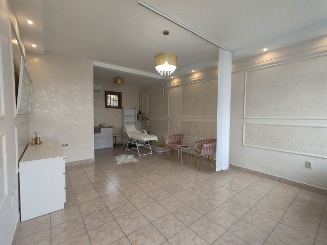 Kiadó üzlethelyiség, Rákóczifalván 90 E Ft / hó, 1 szobás