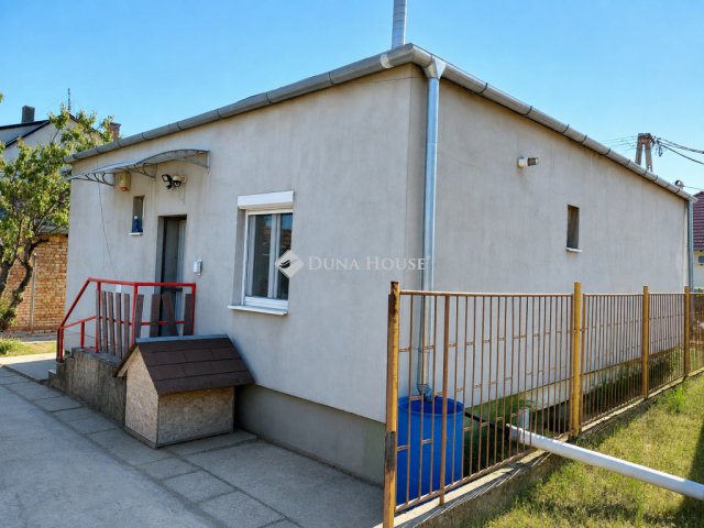 Eladó családi ház, Mogyoródon 80 M Ft, 3 szobás