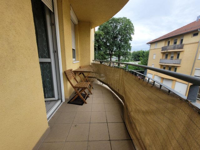 Eladó téglalakás, Pécsett 58 M Ft, 2+1 szobás