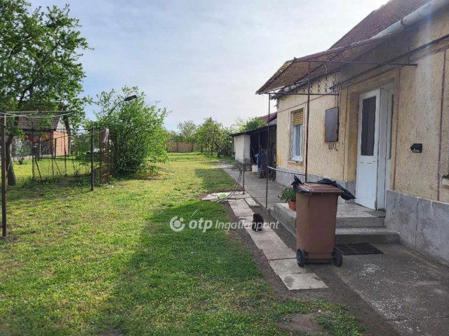Eladó családi ház, Jászfényszarun 19.5 M Ft, 2 szobás