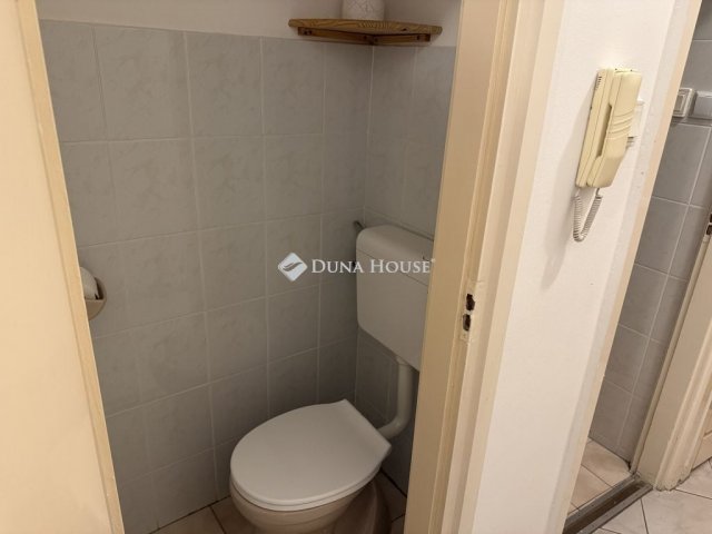 Kiadó téglalakás, albérlet, Pécsett 270 E Ft / hó, 3 szobás