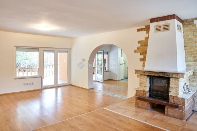 Eladó családi ház, Pécsett 119 M Ft, 4 szobás