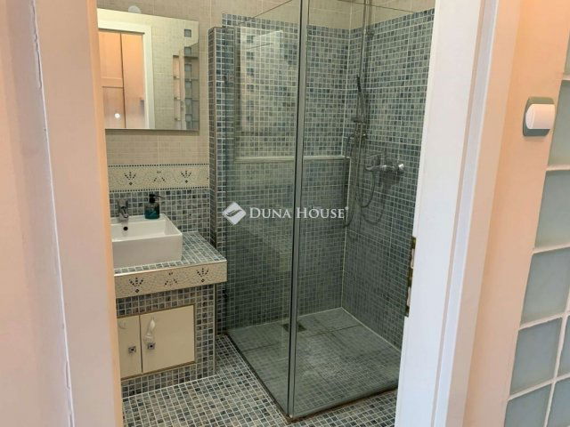 Eladó téglalakás, Székesfehérvárott 99.6 M Ft, 3 szobás