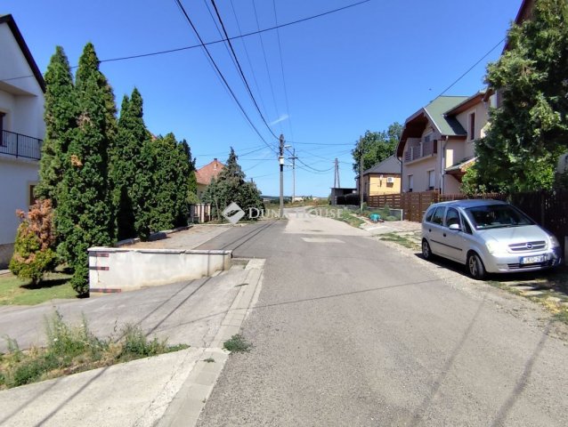 Eladó családi ház, Kartalon 89.9 M Ft, 7 szobás
