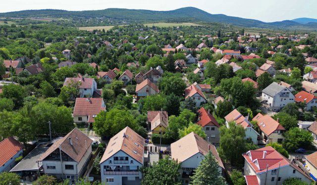 Eladó családi ház, Budakalászon 90 M Ft, 4 szobás