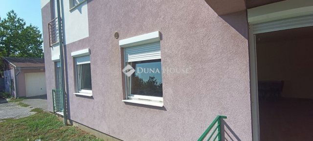 Eladó téglalakás, Szentlőrincen 44.999 M Ft, 3 szobás