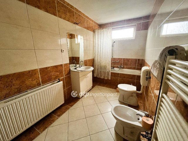Eladó családi ház, Érden 98.99 M Ft, 7 szobás