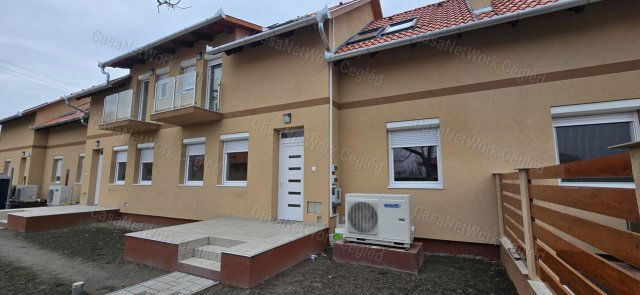 Eladó téglalakás, Cegléden 72 M Ft, 5 szobás